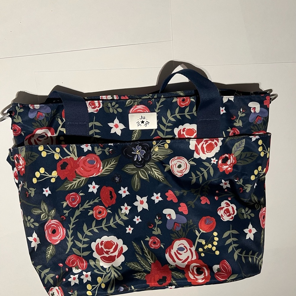 Ju Ju Be travel waterproof bag w/ baby change pad , 6 pockets plus NEW